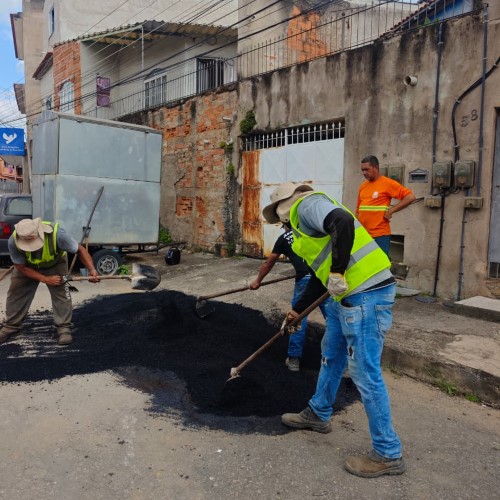 Barra do Piraí: Tapa-buracos avança na Califórnia